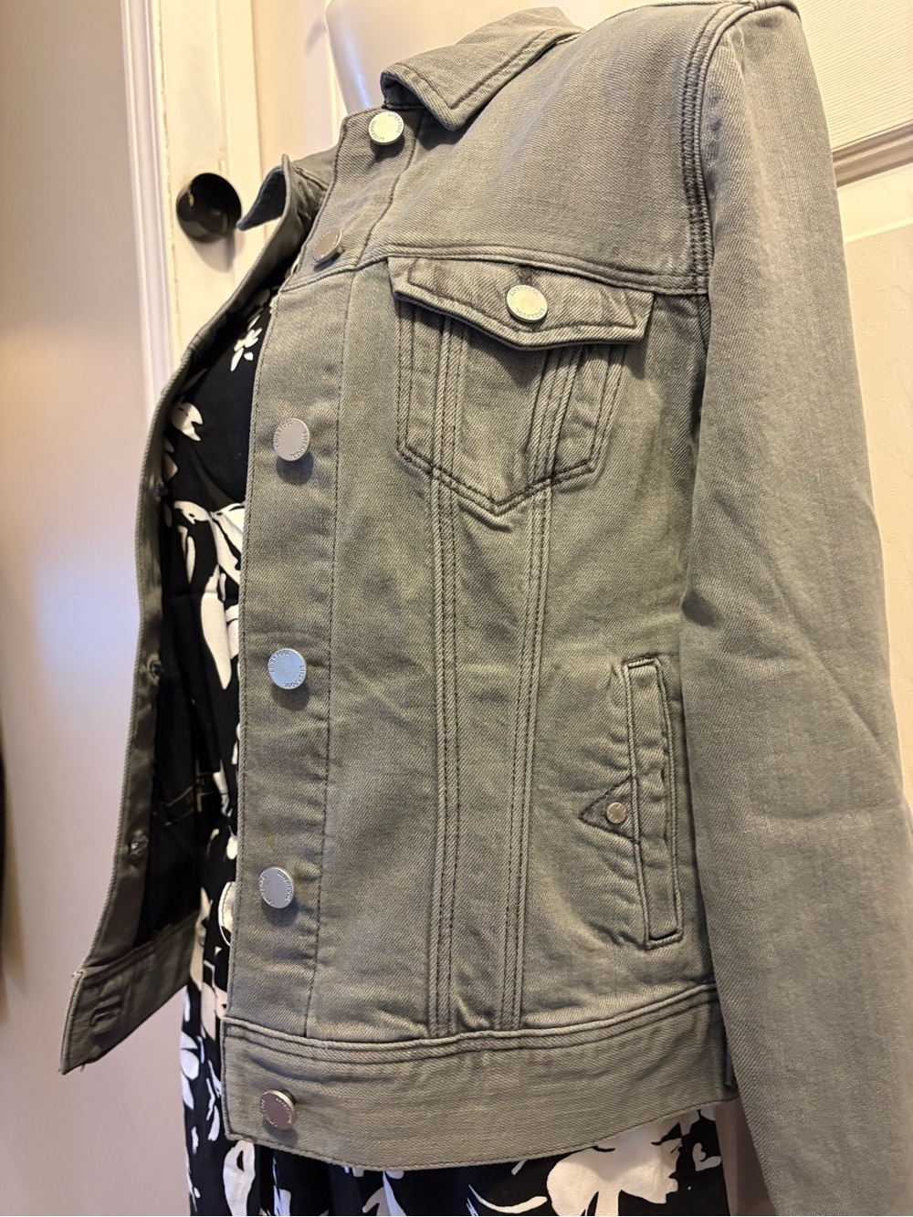 Liverpool Los Angeles Classic Stretch Denim Trucker Jacket Size XS, like new! - Picture 6 of 14